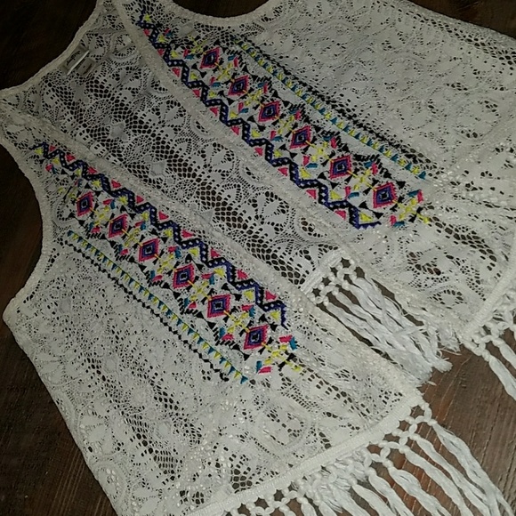 Daytrip M fringe vest cardigan cover up EUC - Picture 2 of 4